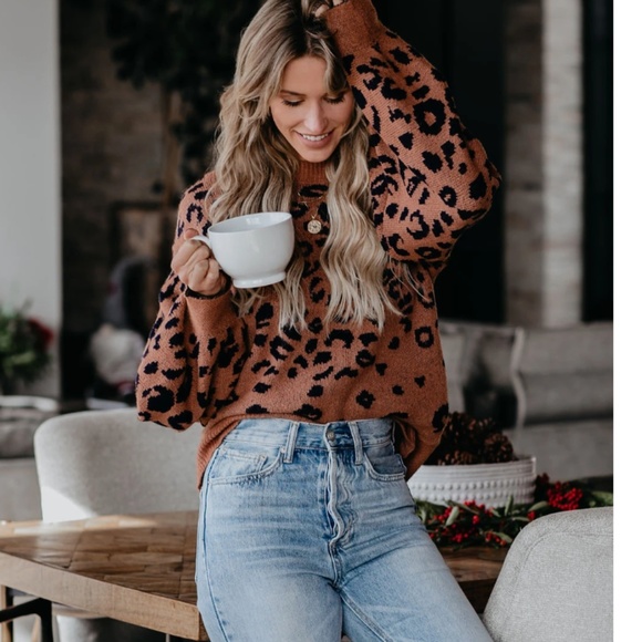 WIKTORIA Leopard Print Sweater - Picture 1 of 8